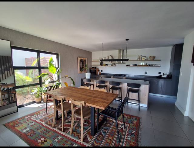 3 BEDROOM TOWNHOUSE FOR SALE IN PALM LAKES ESTATE